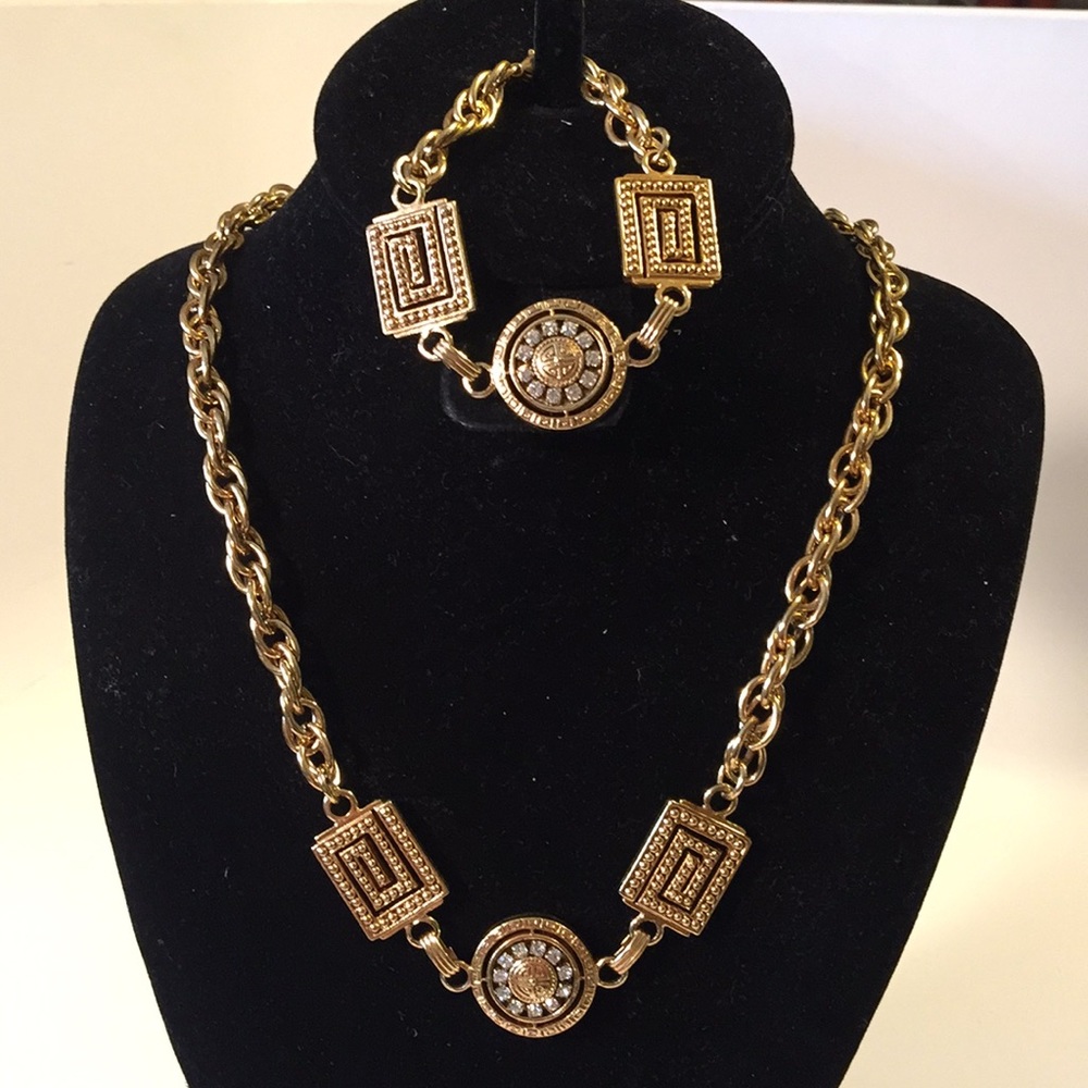 Premier Designs gold necklace bracelet